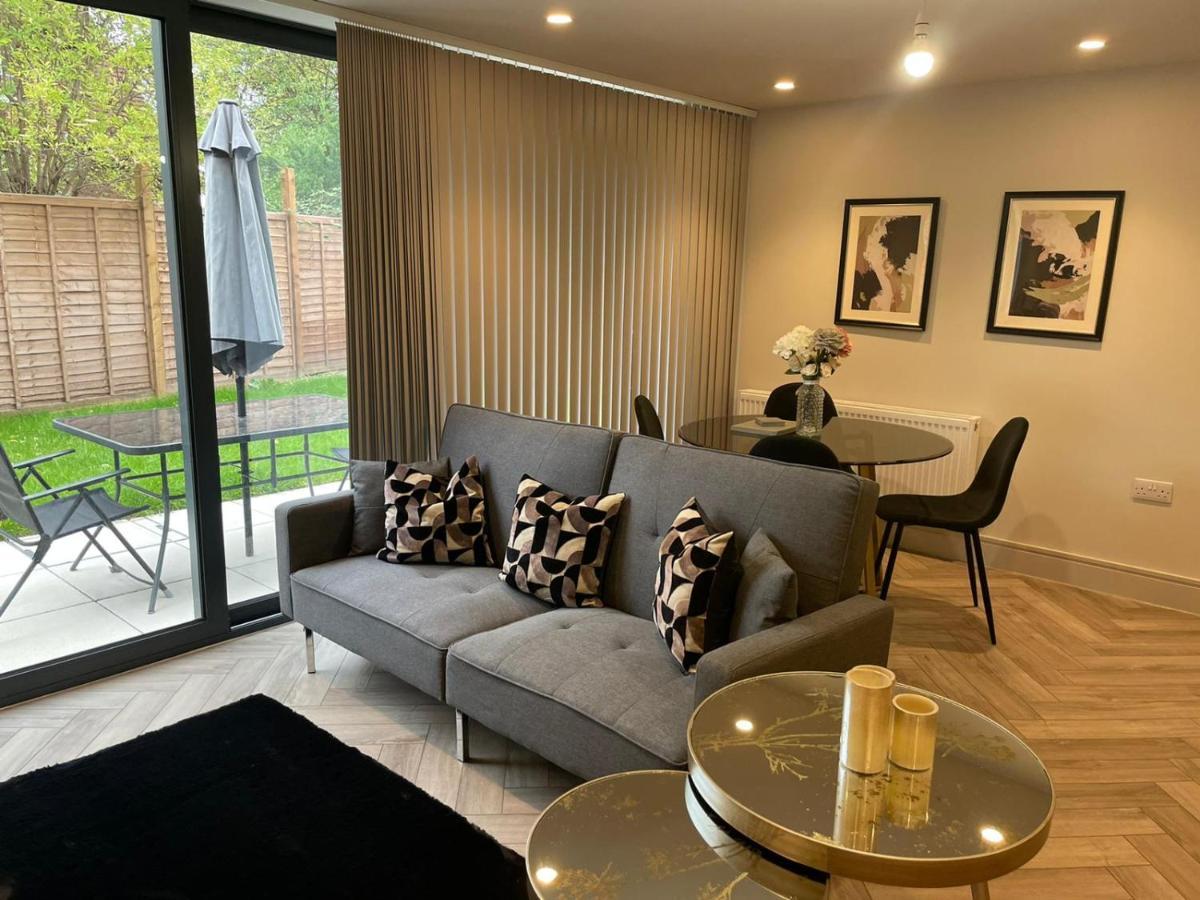 Wimbledon Luxury 3Bedroom Apartment 레인즈 파크 외부 사진