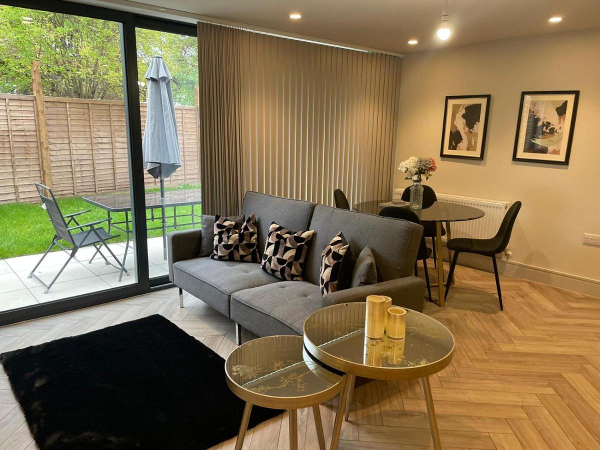 Wimbledon Luxury 3Bedroom Apartment 레인즈 파크 외부 사진