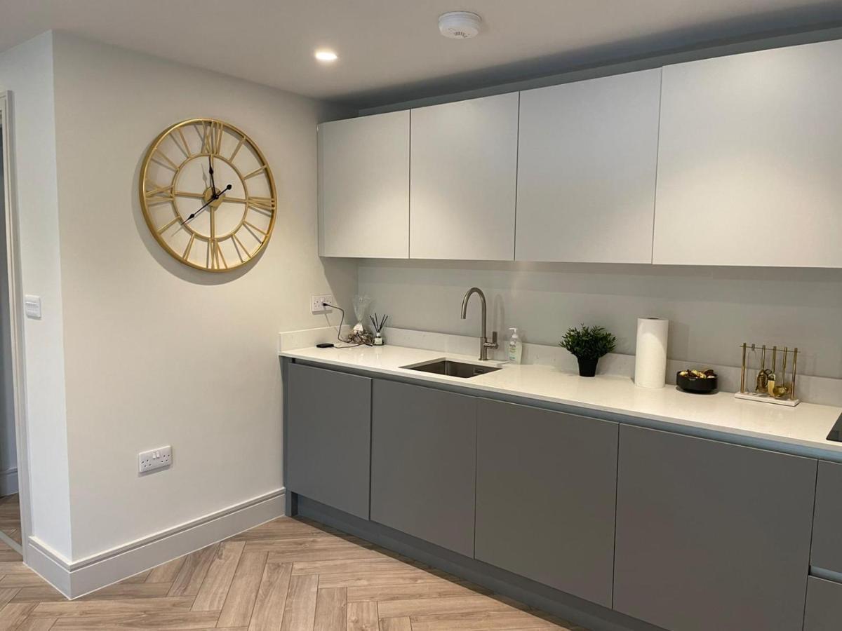 Wimbledon Luxury 3Bedroom Apartment 레인즈 파크 외부 사진