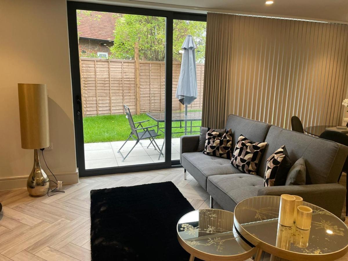 Wimbledon Luxury 3Bedroom Apartment 레인즈 파크 외부 사진