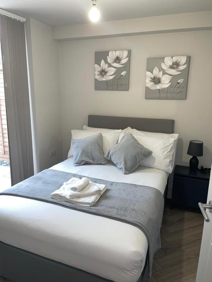 Wimbledon Luxury 3Bedroom Apartment 레인즈 파크 외부 사진